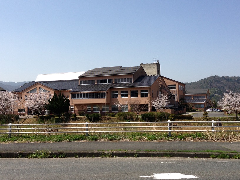 Junior high school. Izushi 579m until junior high school (junior high school)