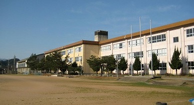 Junior high school. Toyooka 1506m south to junior high school (junior high school)
