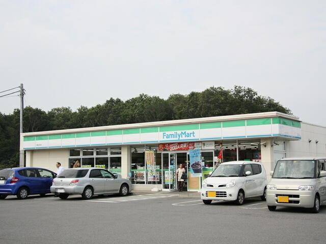 Convenience store. 80m to FamilyMart