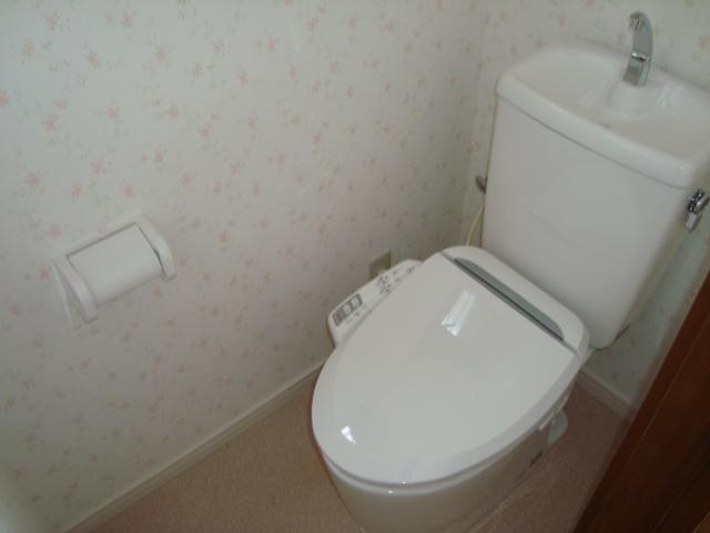Toilet. This has been replaced with a new one because there was a toilet bowl dirt. You will Deki use it comfortably because nobody do not use