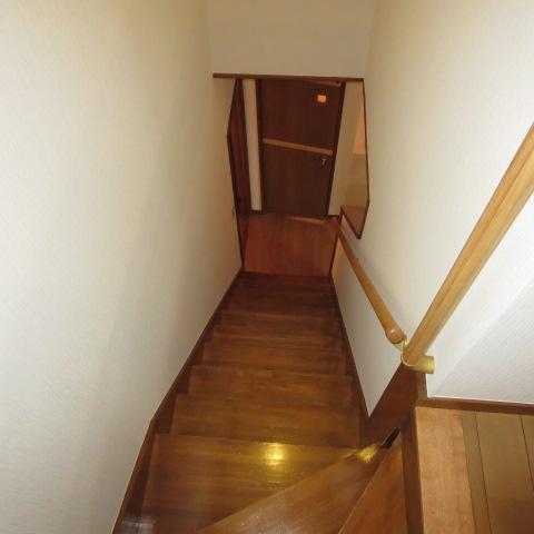 Other introspection. Also equipped with handrails on stairs. It is also safe if this if there is anxiety in the legs