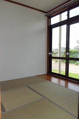 Living and room. Japanese-style room 4.5 tatami + plates There are about 1 minute tatami