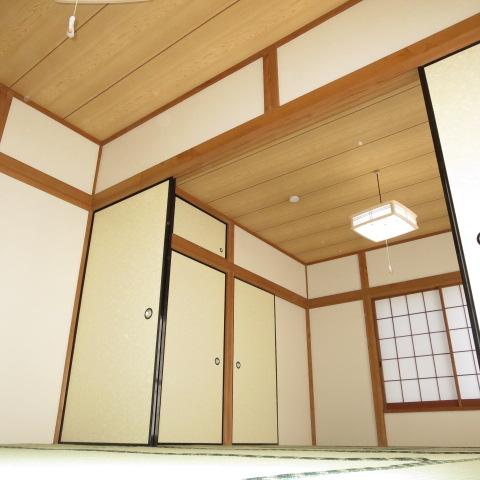 Non-living room. It is to replace the mat on the tatami and Omotegae. Between 8 tatami, It will be between 6 tatami