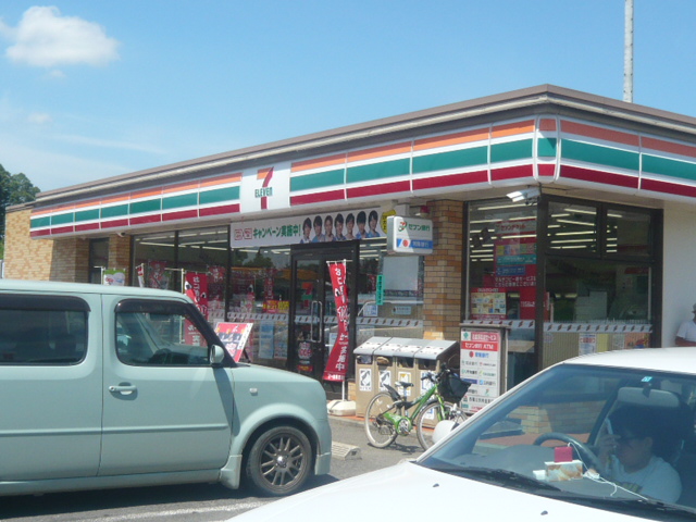 Convenience store. Seven-Eleven Bando poor store up (convenience store) 575m