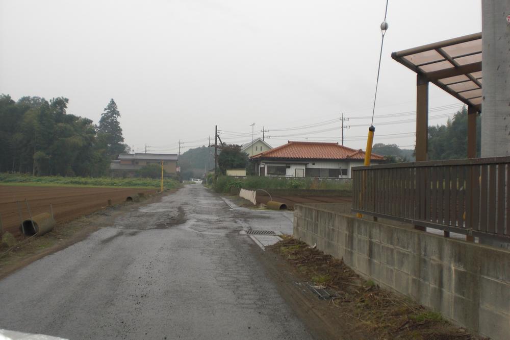 Local photos, including front road. Next is too much house, Other Kutsukake is also available convenience large hospital