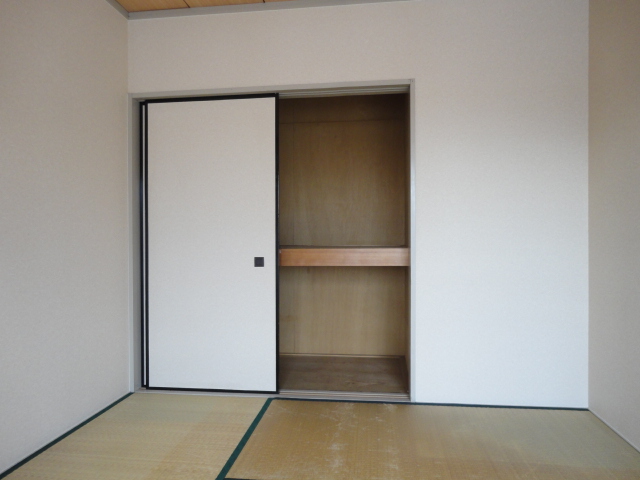 Receipt. Japanese-style room 6 quires, Armoire