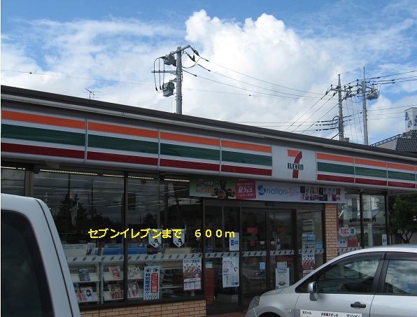 Convenience store. 600m to Seven-Eleven (convenience store)