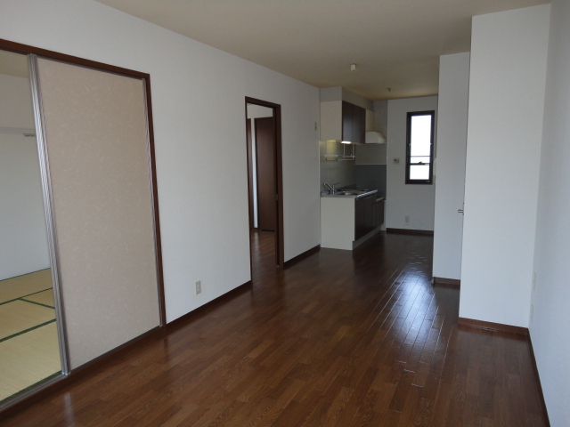 Living and room. LDK10 Pledge (Facing south)