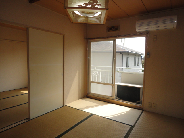 Living and room. Japanese-style room 6 quires (Facing south)