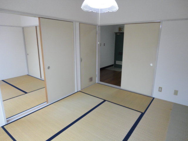 Living and room. Japanese-style room 6 quires (Facing south)