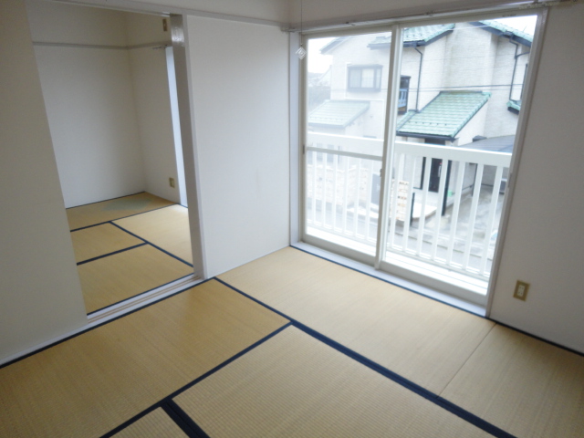 Living and room. Japanese-style 4, 5 Pledge (Facing south)