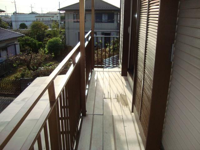 Balcony. Because the south side of the balcony, It can here also clothes. It is happy if there is a place that Hoseru the futon