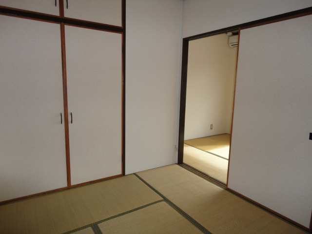 Living and room. Japanese-style 4, 5 Pledge