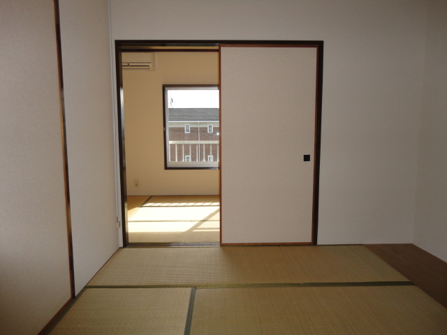 Living and room. Japanese-style 4, 6 Pledge from 5 Pledge