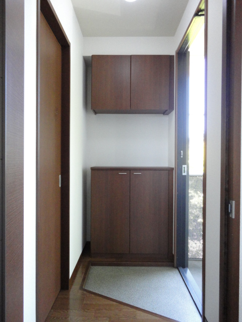 Entrance. Cost Hall ・ With cupboard