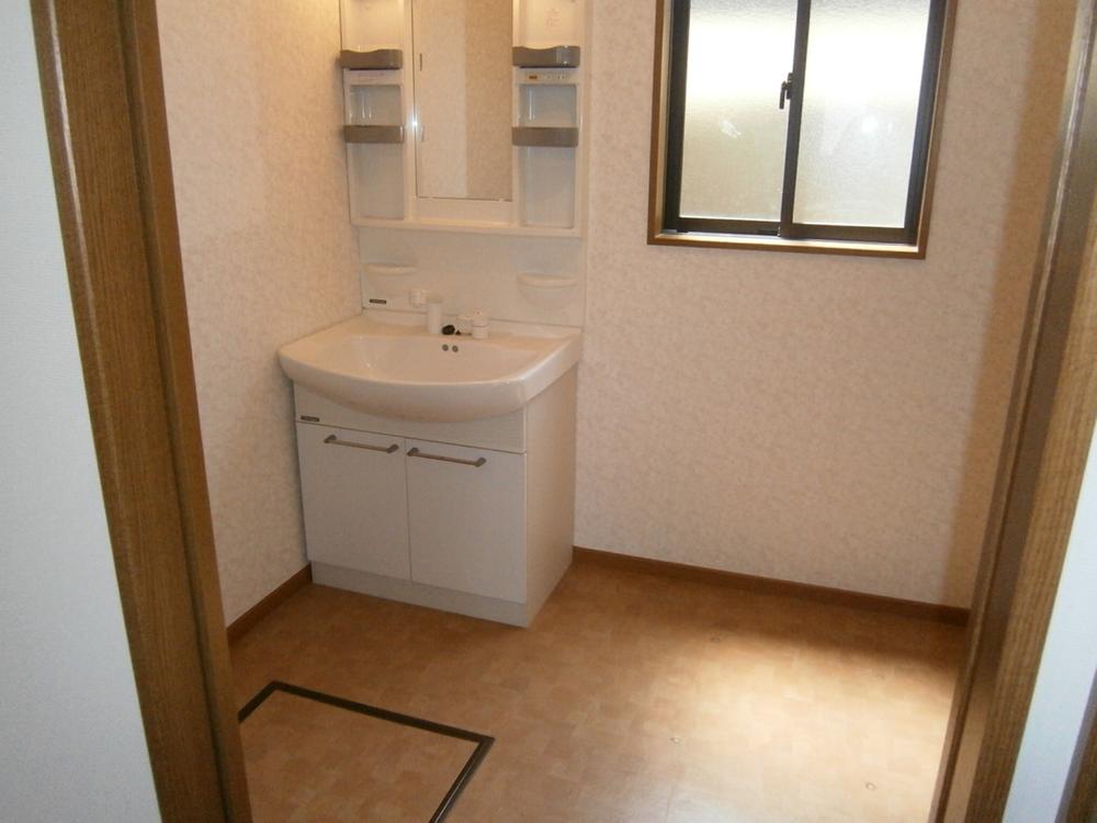 Wash basin, toilet. Shower ・ With heater in the mirror