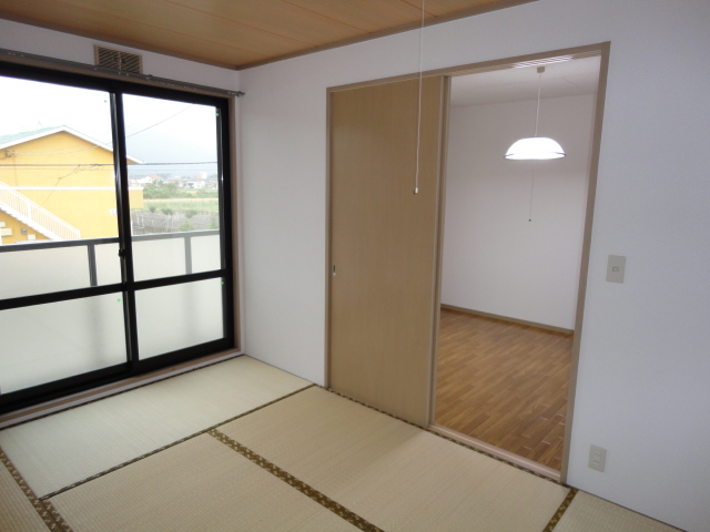 Living and room. Japanese-style room 6 quires