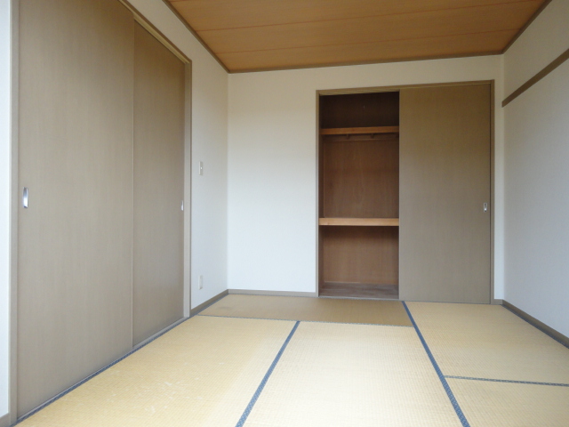 Living and room. Japanese-style room 6 quires