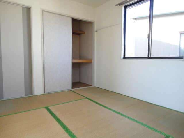 Living and room. North Japanese-style room 6 quires