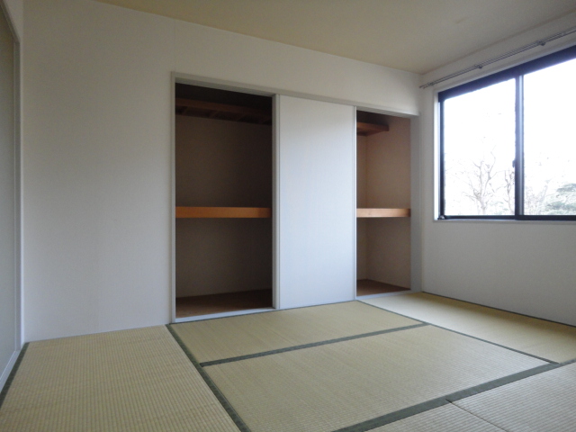 Living and room. North Japanese-style room 6 quires