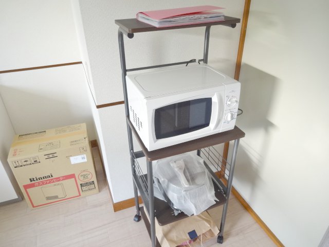 Other Equipment. microwave ・ 5.5 Go rice cooker ・ Gas fan heater
