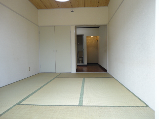 Living and room. Japanese-style room 6 quires (Facing south)