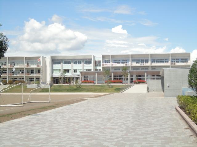 Junior high school. Johoku 1900m until junior high school