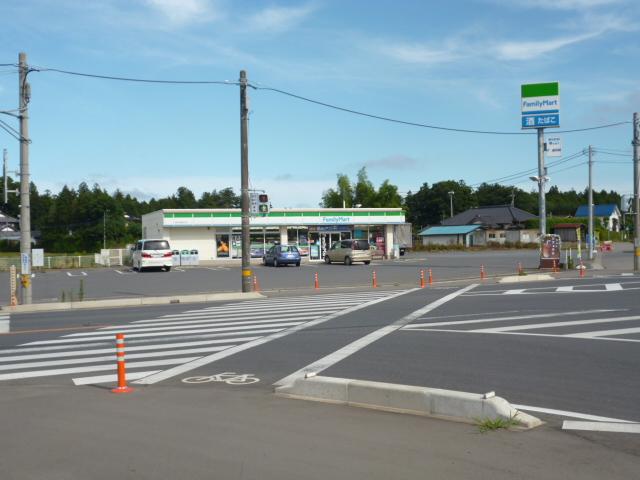Convenience store. 692m to FamilyMart Kamogawa Ibaraki Odo shop