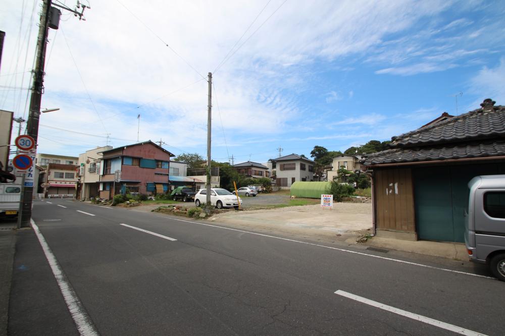 Local photos, including front road. Road Spacious.