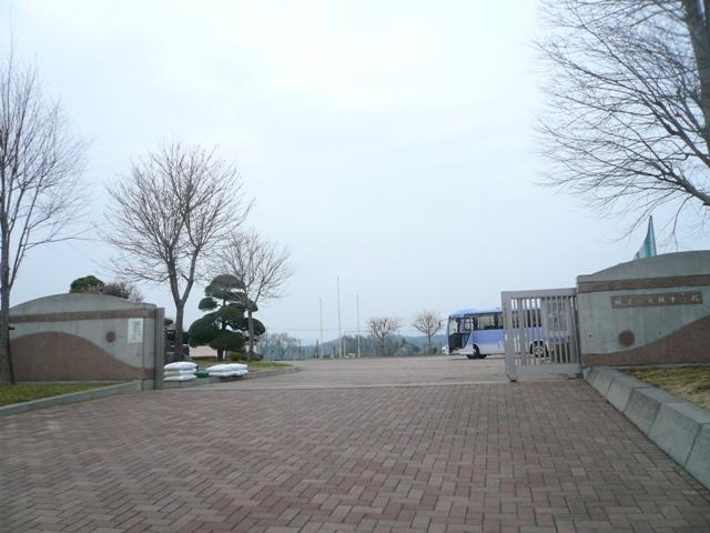 Junior high school. 2000m to Katsura junior high school