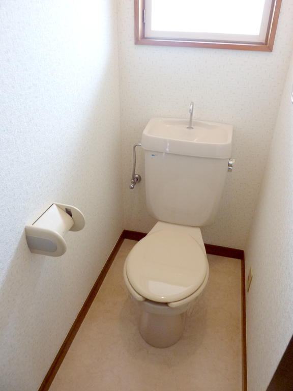 Toilet. It is a small window in the toilet! Ventilation is ◎
