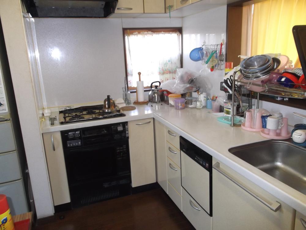 Kitchen. It is L-shaped kitchen with a dishwasher. 