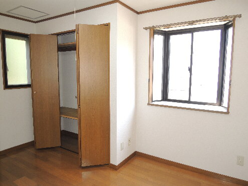 Other room space. Storage & bay window