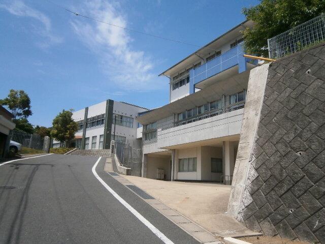 Junior high school. 647m to Oarai-machi stand first junior high school