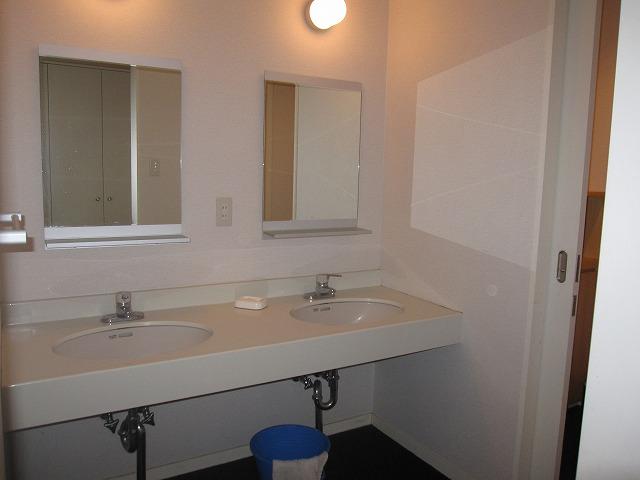 Wash basin, toilet
