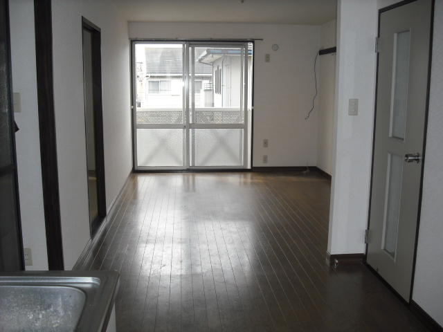 Living and room. Spacious LDK12 Pledge