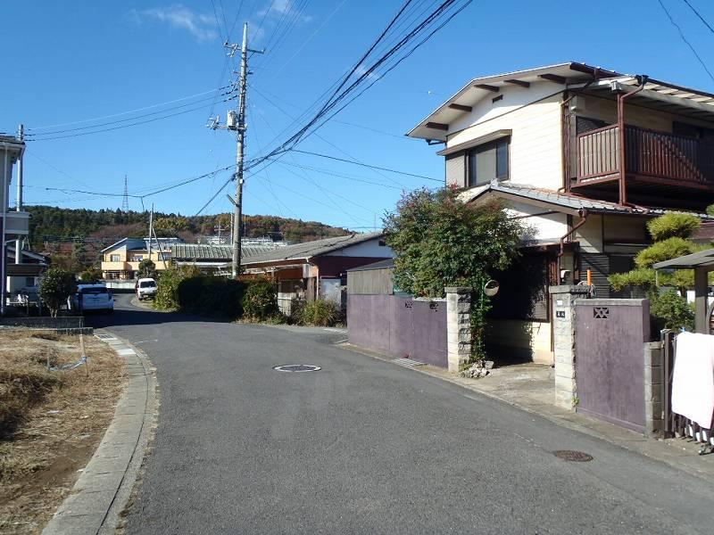 Local photos, including front road. Local (12 May 2012) shooting