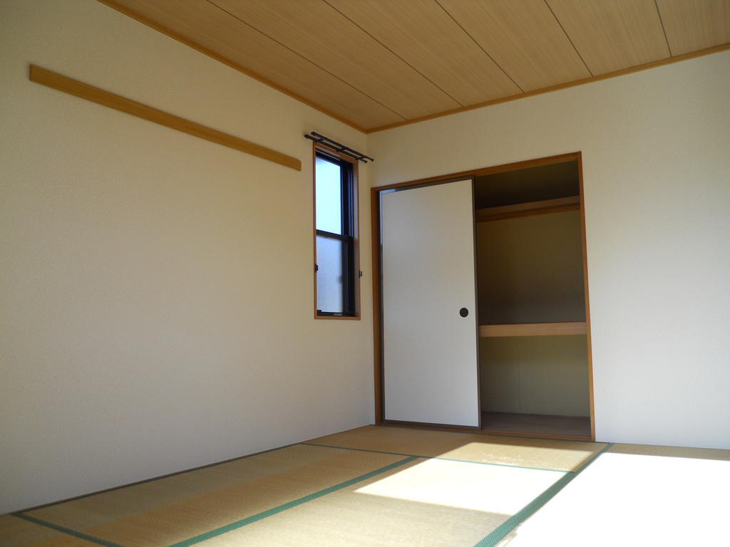 Receipt. Storage of between 1 in a Japanese-style room