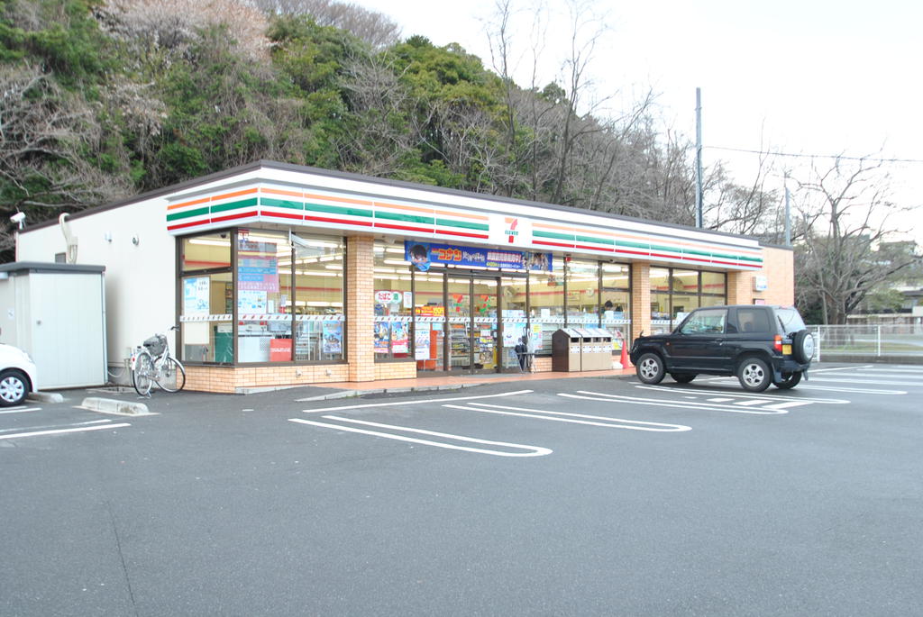 Convenience store. 650m to Seven-Eleven citizens Undokoenmae store (convenience store)