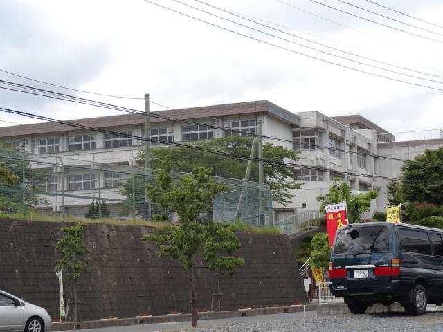 Primary school. 650m to Hitachi City Hanayama Elementary School