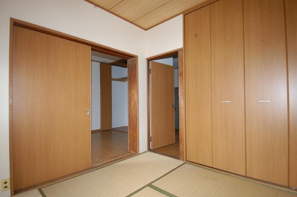 Other room space. Japanese-style room 4.5 Pledge