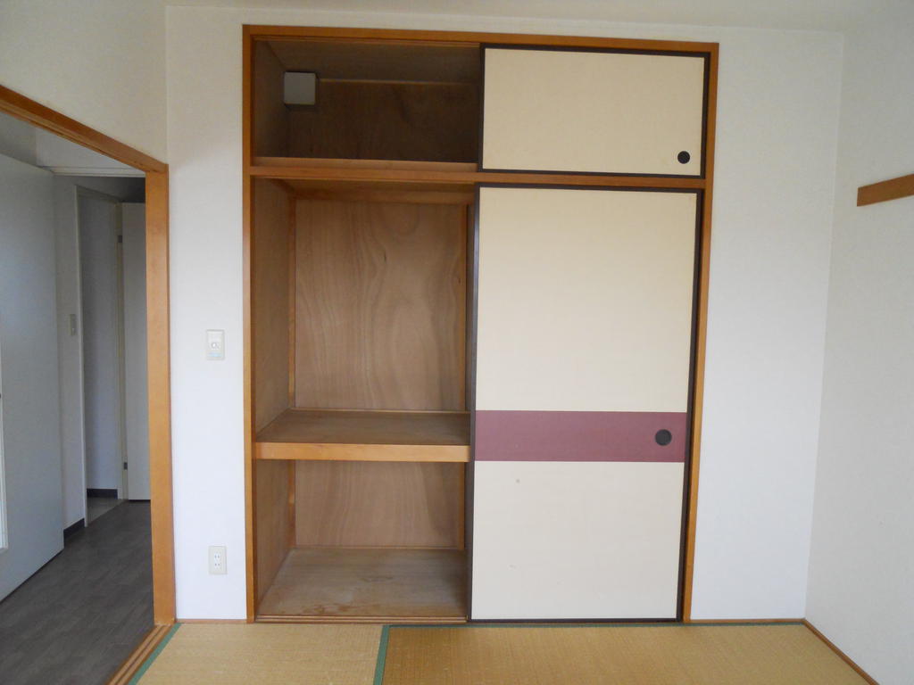 Receipt. Storage of between 1 of the Japanese-style room