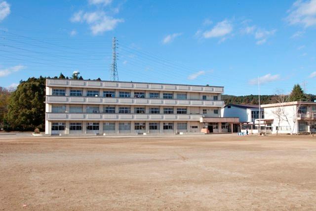 Primary school. 682m to Hitachi City Suwa elementary school