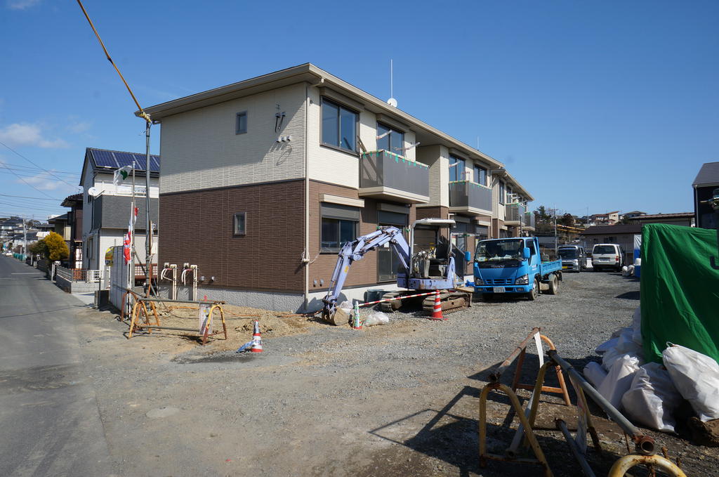 Building appearance. Lightweight steel frame of Sekisui House construction Parking 2 Taikomi. 