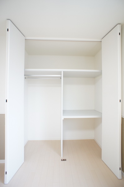 Living and room. Image. Wide storage of width 1.5m. Different placement of the shelf