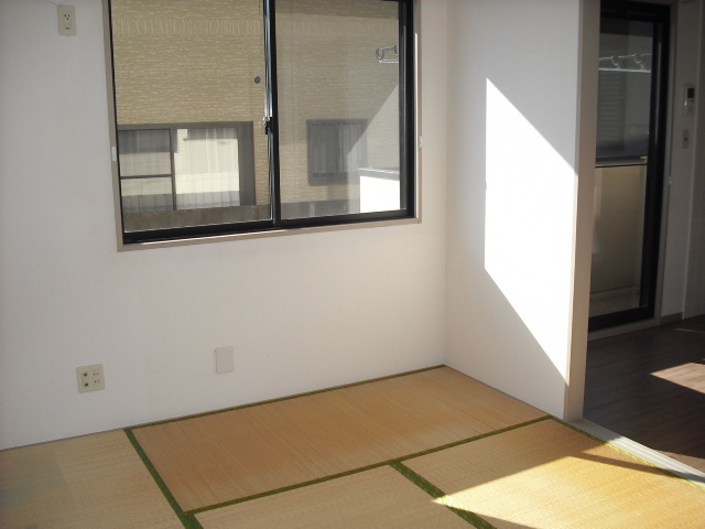 Living and room. Japanese-style room 6 quires