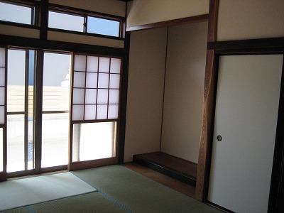 Non-living room. All Japanese-style tatami is Omotegae already. Other sliding door ・ Shoji also Yes, instead of the new ones. 