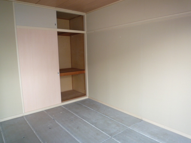 Other room space. It is drawn at the tatami tenants.