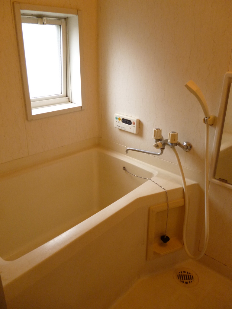 Bath. The window in the bathroom ・ -Out add fueled