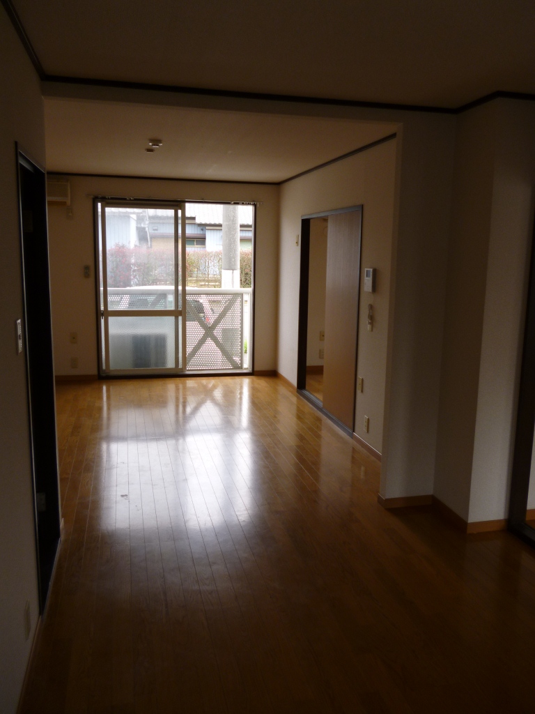 Living and room. Spacious living 14 Pledge * Flooring current state priority